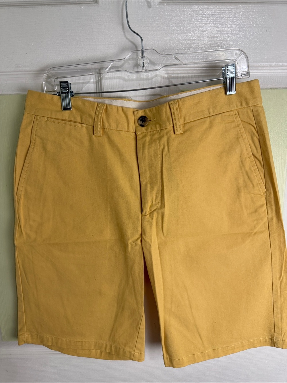 (2148) Old Navy Men's Mustard Yellow Flat-Front Chino Shorts, Size: 31